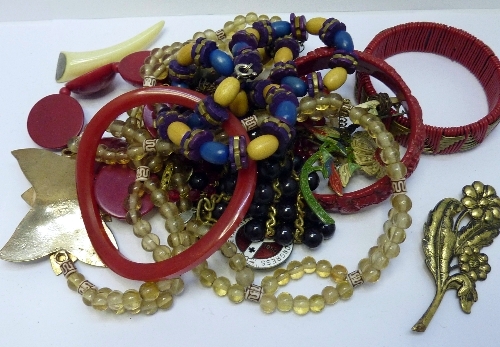 Costume jewellery, weight 0.32kgs