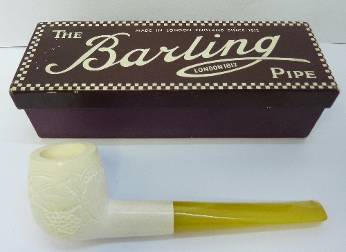A Barling clay pipe with box