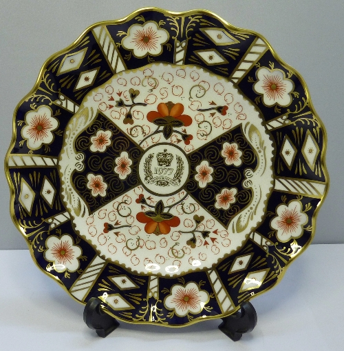 A Royal Crown Derby Limited Edition Imari patterned dish, to commemorate the silver jubilee visit to