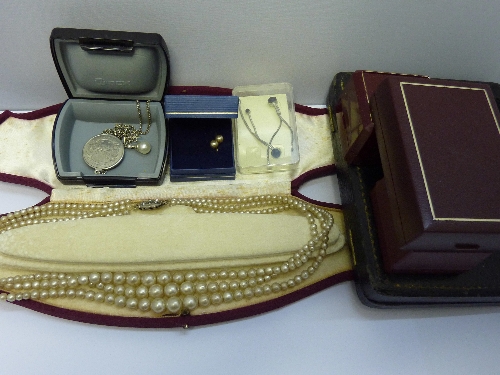 Costume jewellery, weight including boxes 0.54kgs