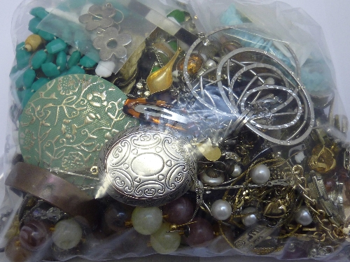 Costume jewellery, weight 1.28kgs