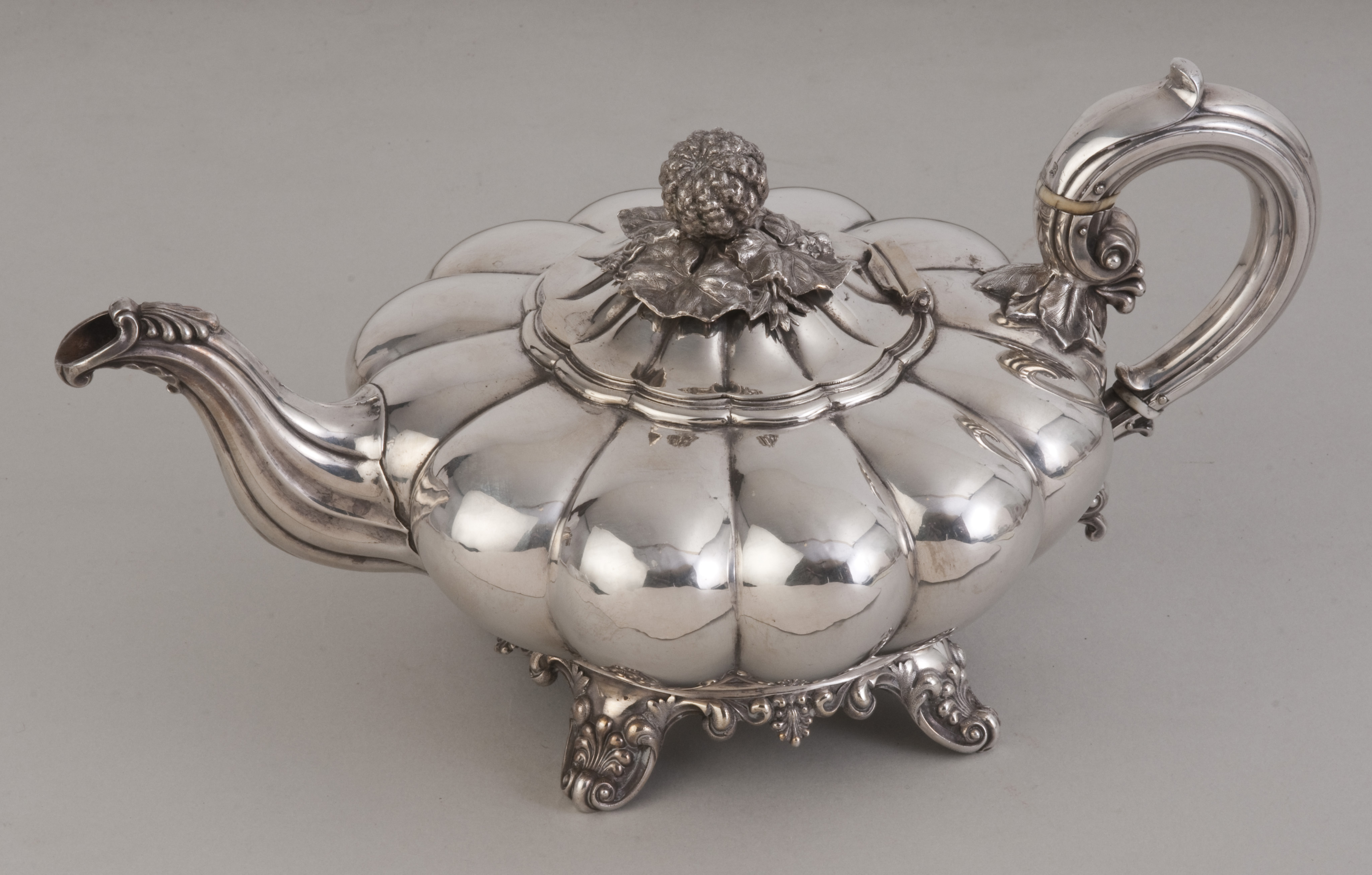 A William IV hallmarked silver melon shaped teapot, London 1832 by Edward, Edward Junior, John and