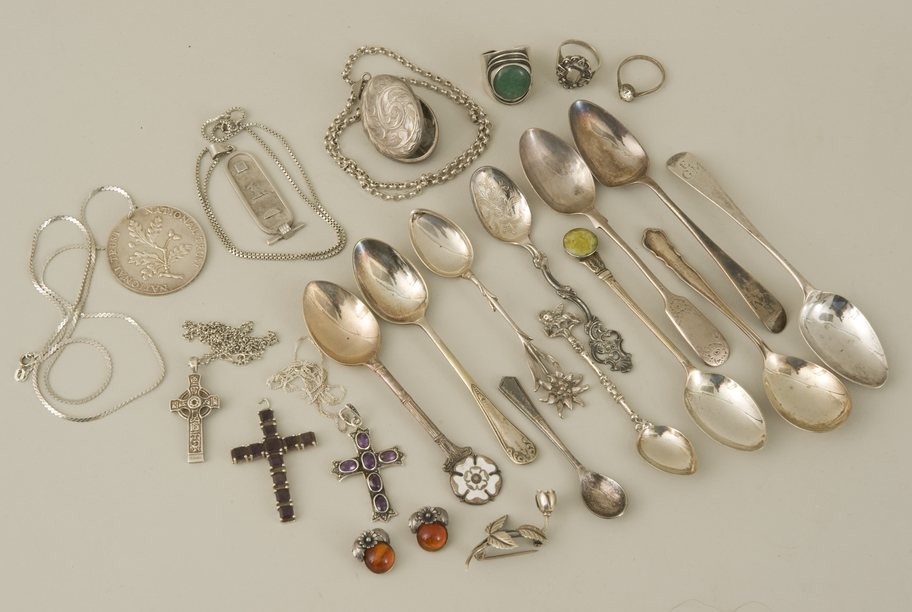 Collection of Georgian and later hallmarked or graded silver teaspoons plus assorted vintage