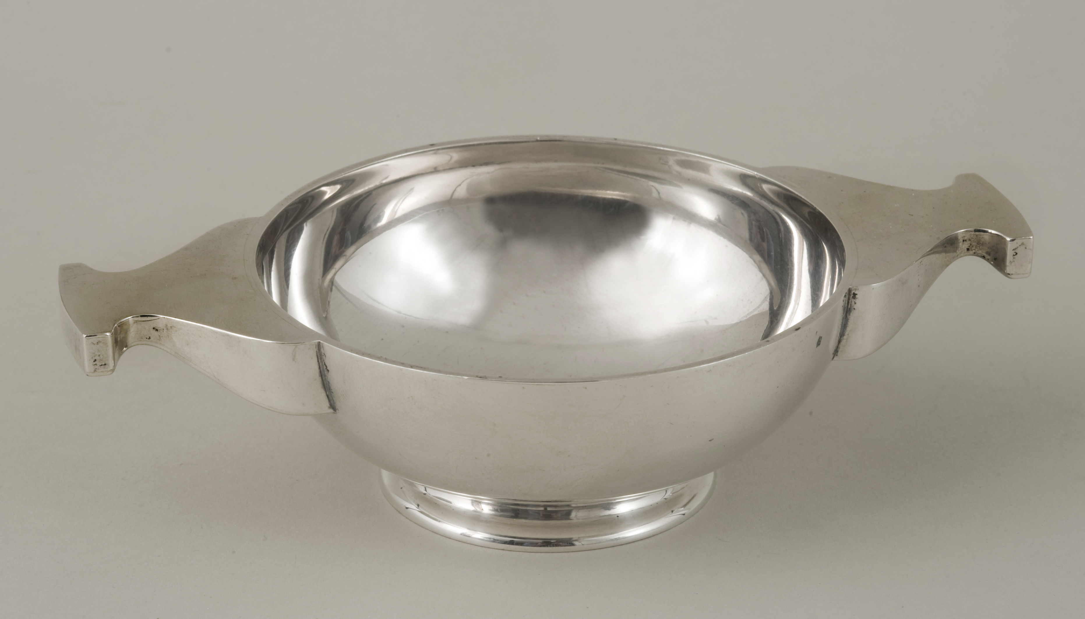 A 20th century hallmarked silver quaiche, Glasgow 1961 by Arthur Robert Angel, with box silver