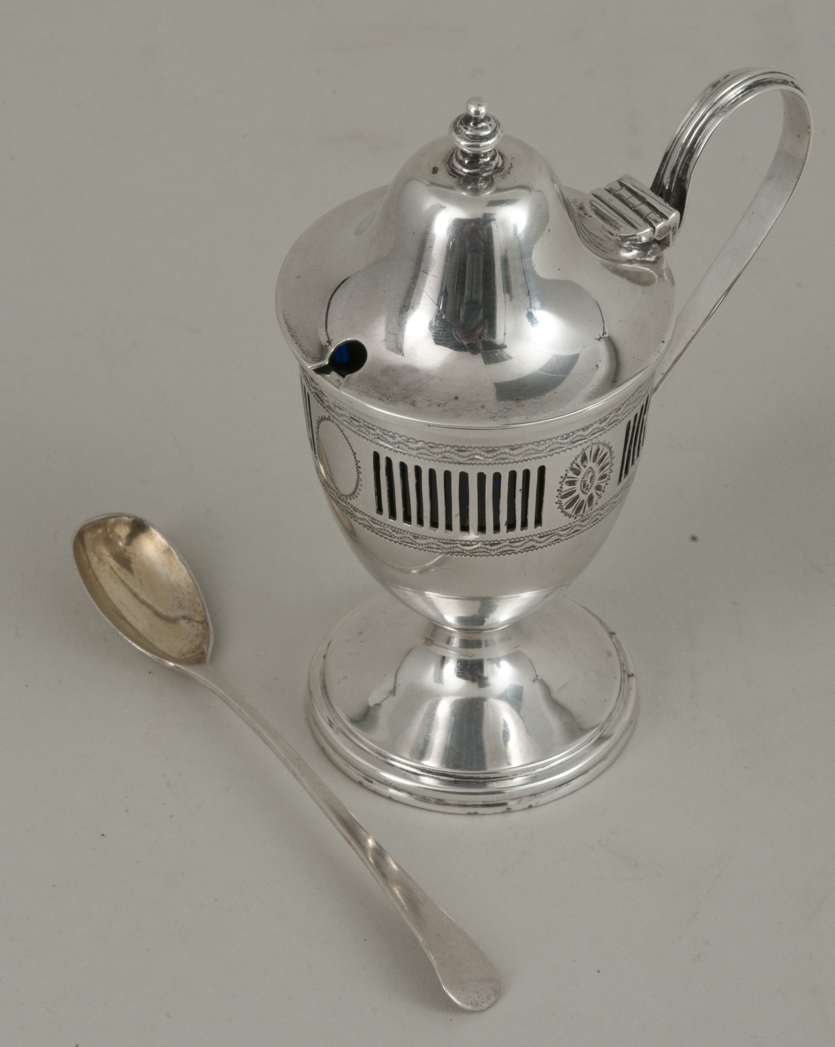 An Edwardian silver mustard, Chester 1907, by George Nathan & Ridley Hayes, of vase shape with domed