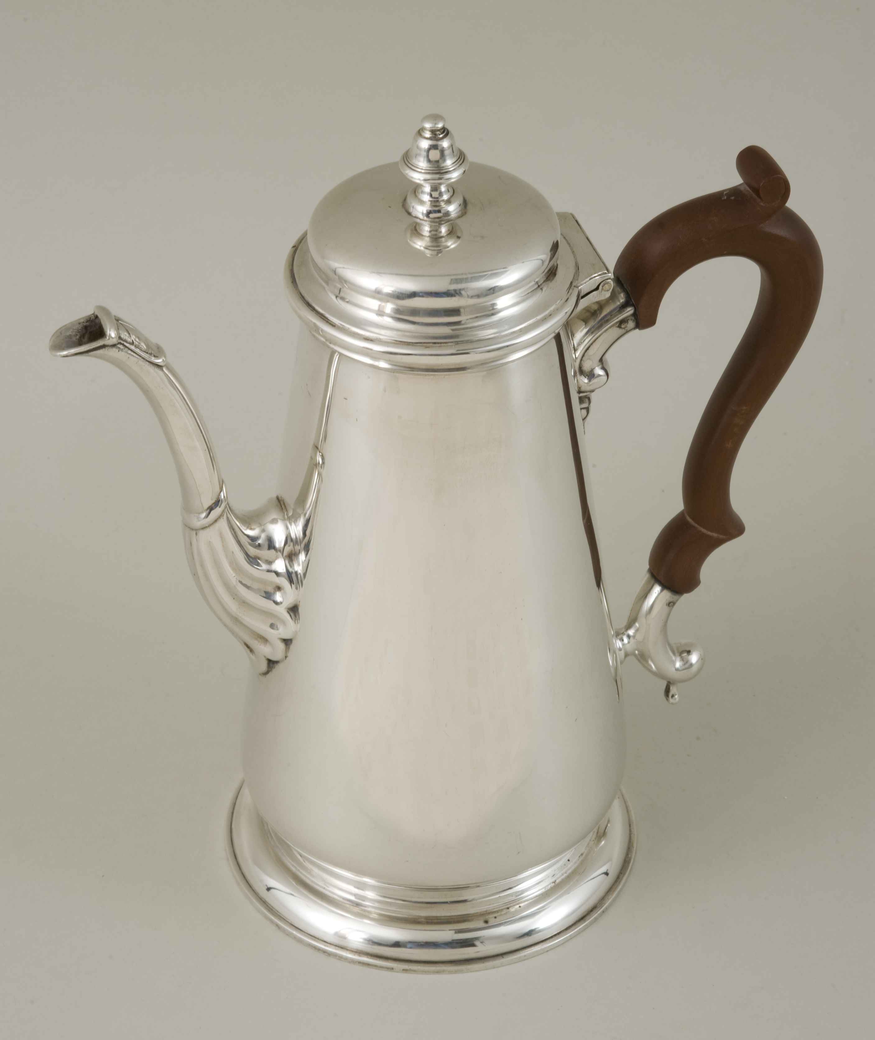 A 20th century hallmarked silver coffee pot, Birmingham 1969 by J B Chatterly & Sons Ltd, the turned