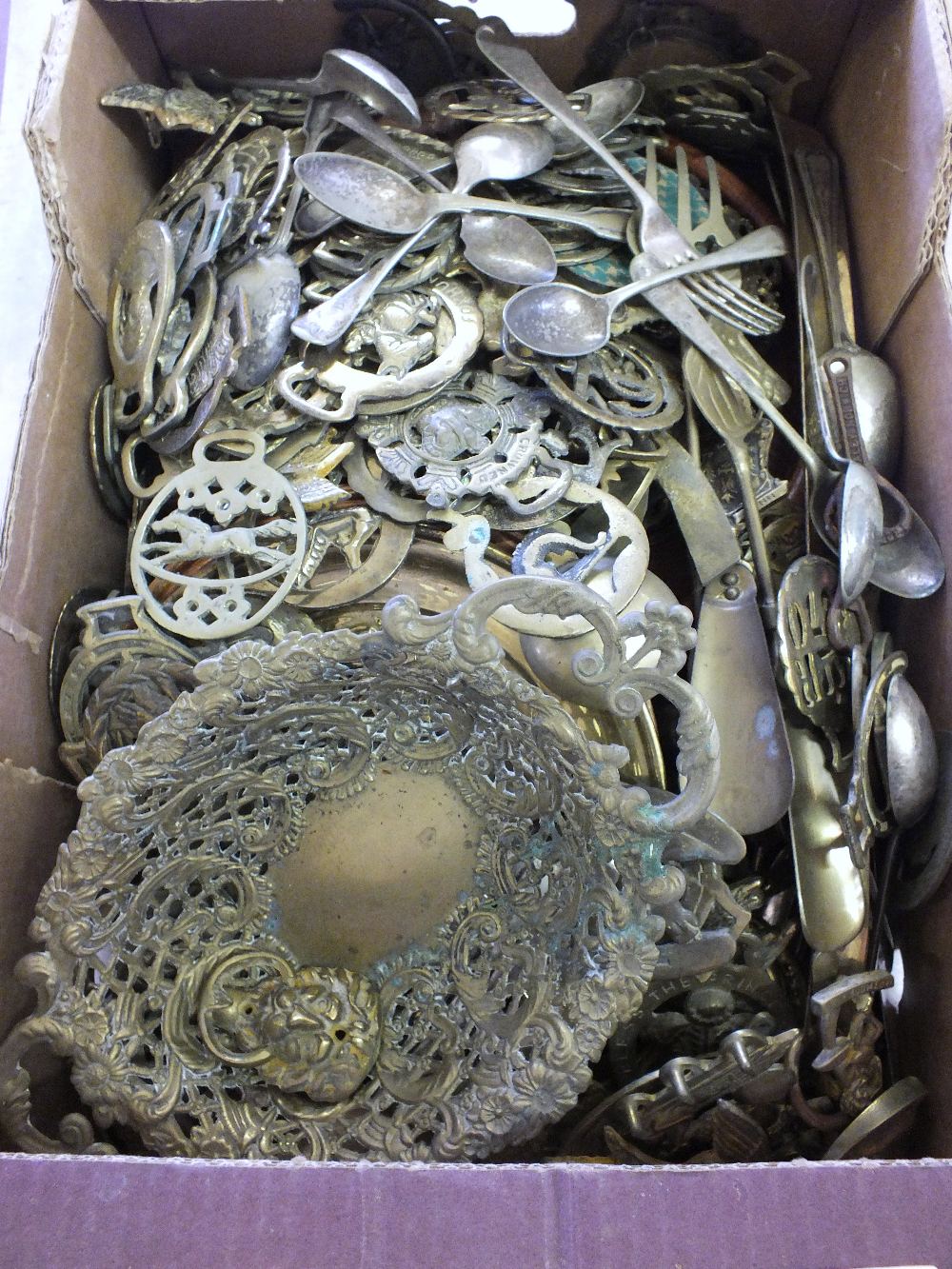 A box of horse brasses, wood sundries etc