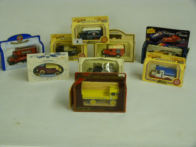 Tray of Collectable Lledo & Days Gone By Vehicles