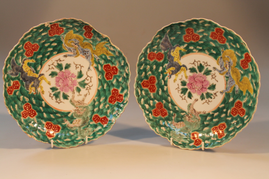 A pair of Japanese early 20thC dishes, decorated with stylized Kylin with central flower, 25cm