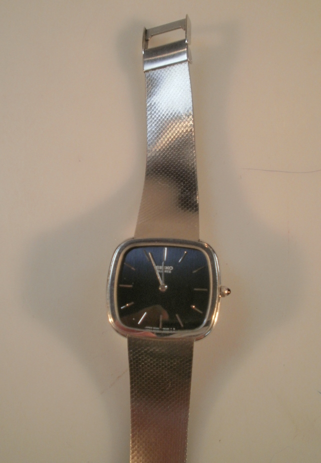 A Seiko quartz stainless steel gentleman`s wristwatch, with modern dial.