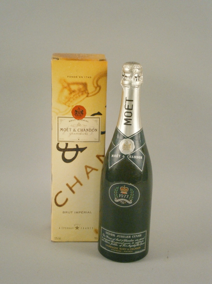 A bottle of Moet Chandon Silver Jubilee champagne, with original box.