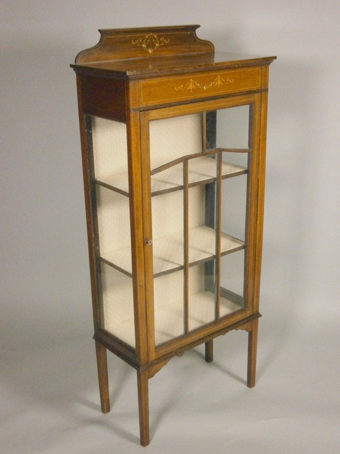 An Edwardian mahogany and painted display cabinet, with one glazed door on square tapering legs,
