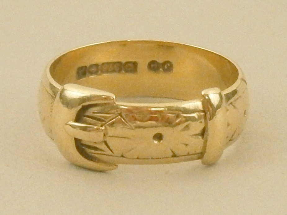 A 9ct gold Keeper ring, weight 3.3g.