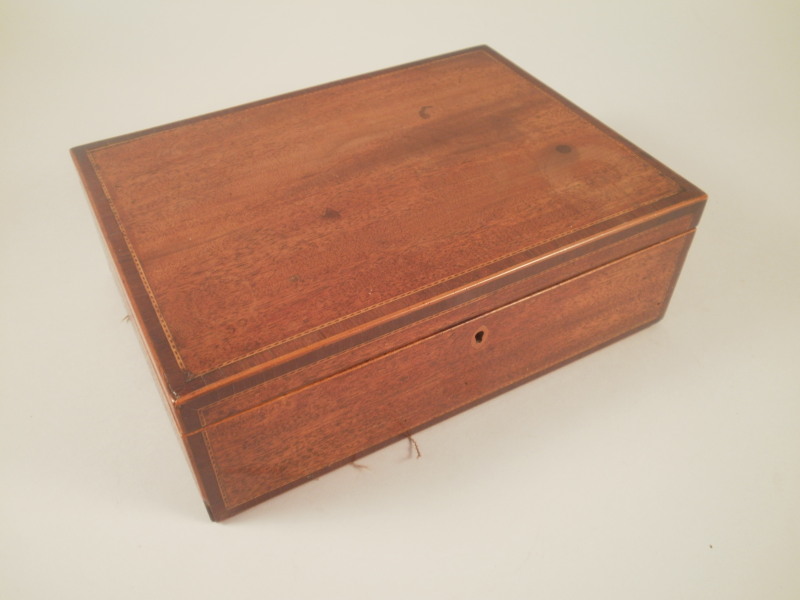 An early 19thC mahogany rosewood and chequer banded box, the interior with marbled paper lining,