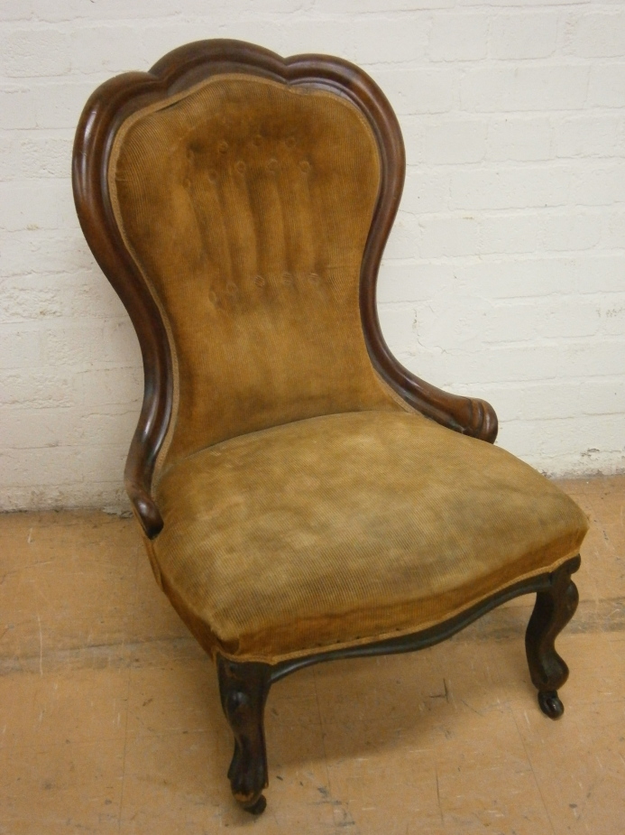 A 19thC mahogany show frame nursing chair, with a padded back and seat on cabriole legs.