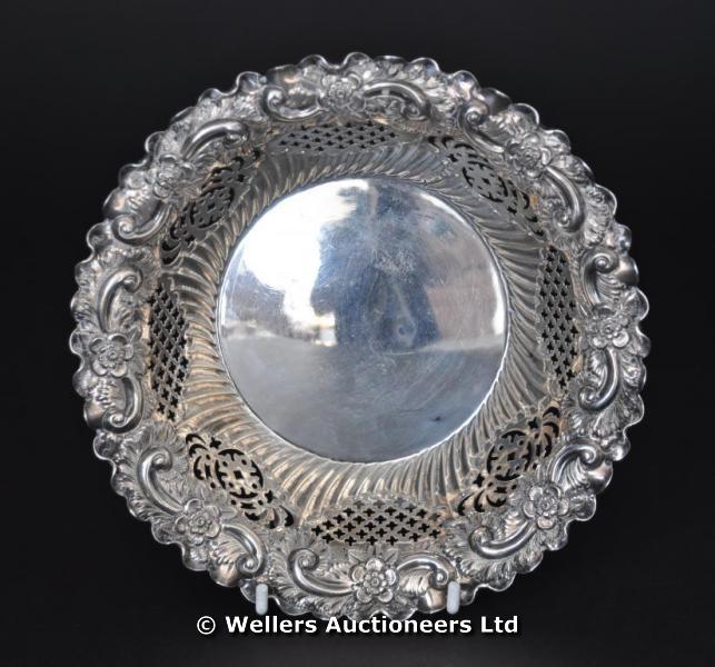 "A silver pierced circular bonbon dish with floral decoration, Sheffield 1918, 16cm diam, 142grs