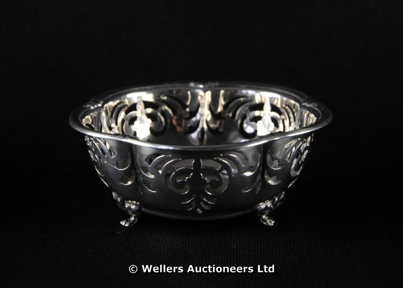 "A Mappin & Webb silver bonbon dish, Sheffield 1925, 51grs"