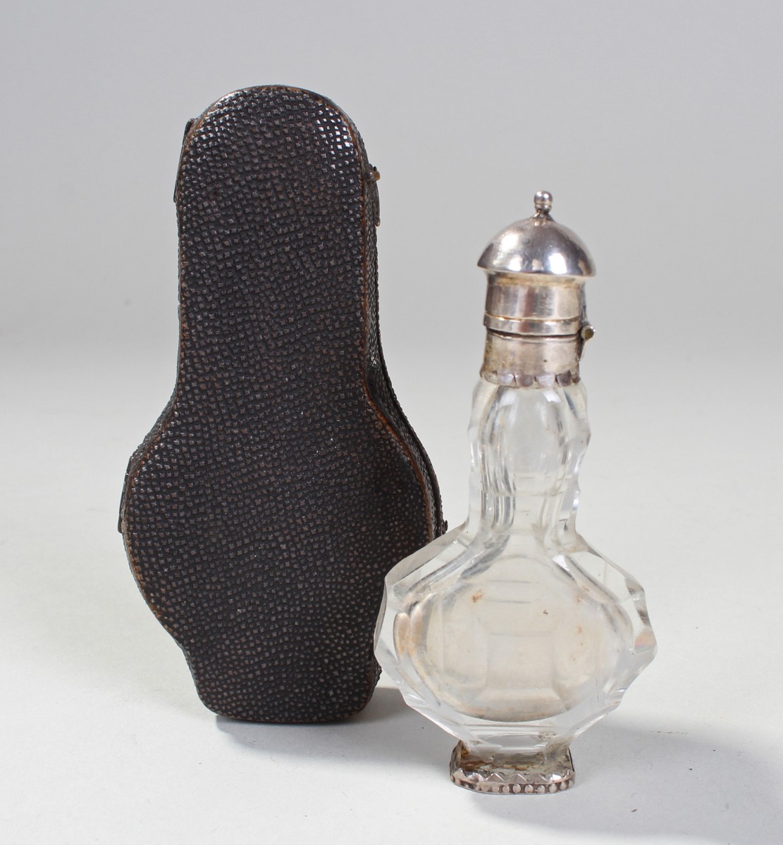 George III silver mounted glass scent bottle, unmarked, having silver hinged lid with finial, with