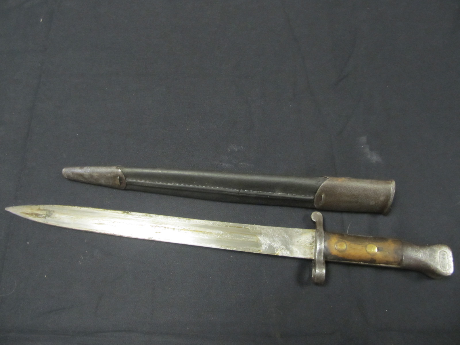 Bayonet 1888 pattern lee metford in scabbard.