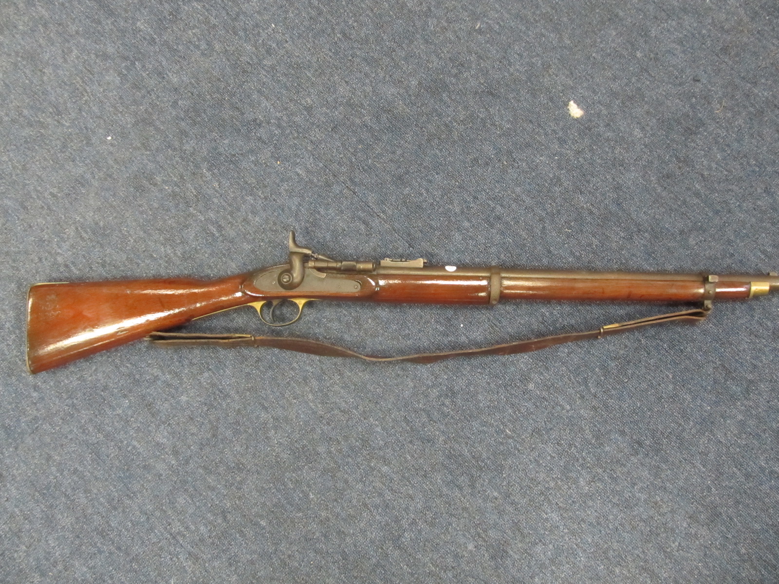 Carbine-a 19th century snider 2 band artillery carbine with VR 1857 lock, scarce.