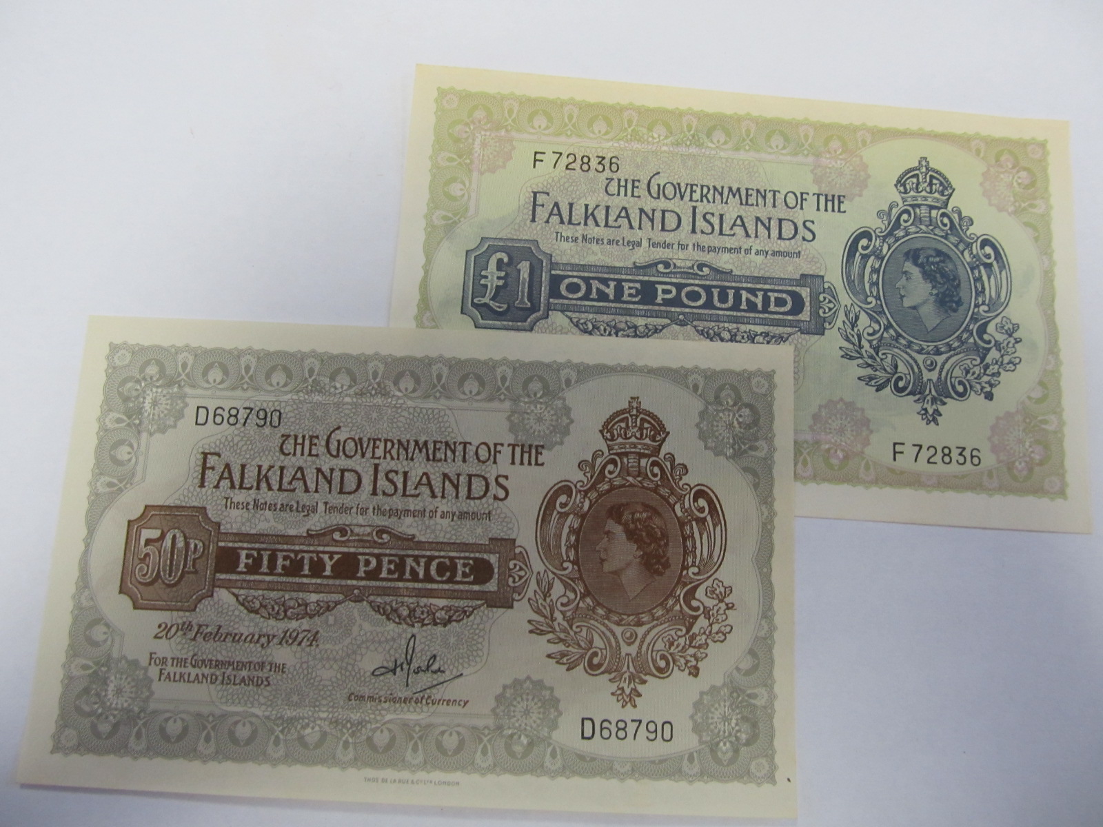 Falkland Islands (2), Fifty Pence P10b & Pound P8d both aUnc but slight traces of evidence of