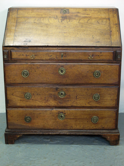 GEORGIAN OAK FALL FRONT BUREAU, the cleated moulded edge fall revealing stepped interior of drawers,