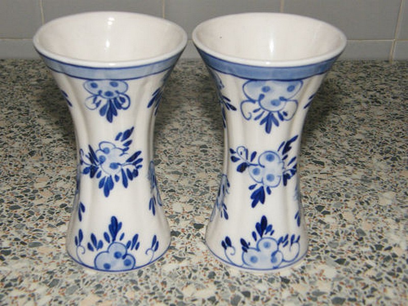 A matching pair of English Delft vases or pots, early 20th Century of cylindrical shape and