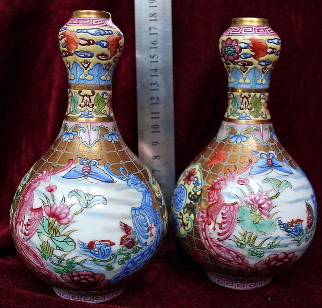 A pair of Chinese Cloisonné porcelain cases, bears Yongzheng reign mark (1722-1735), hand decorated