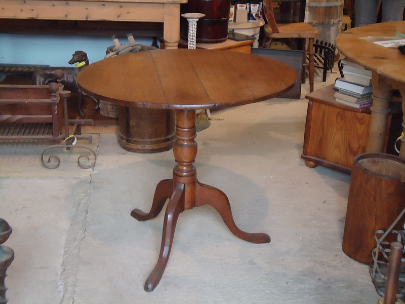 Antique Oak tip top circular table  793mm (31 1/4"") 812mm (32"")  diameter top x 740mm (27 1/2"")