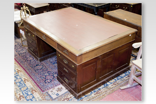 A late 19th/early 20th Century mahogany partners` desk with a leatherette top, 71 x 47 ins (180 x