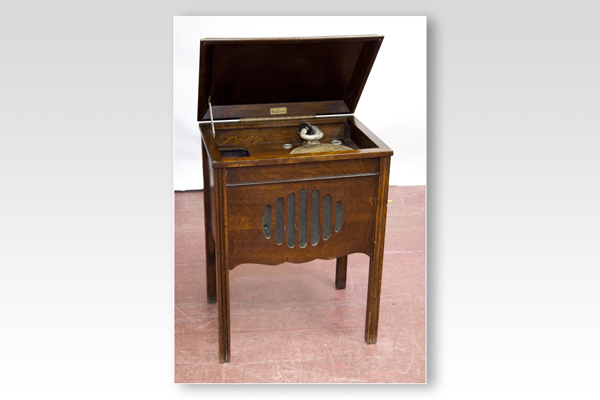 A polished encased `Broadcaster` gramophone with a few 78 rpm records