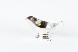 An oblong based plain silver sauce boat, 6 ozs, Birmingham 1937