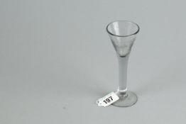 An 18th Century plain stem ale glass with etched floral and garland decoration, 6 ins (15 cms) high
