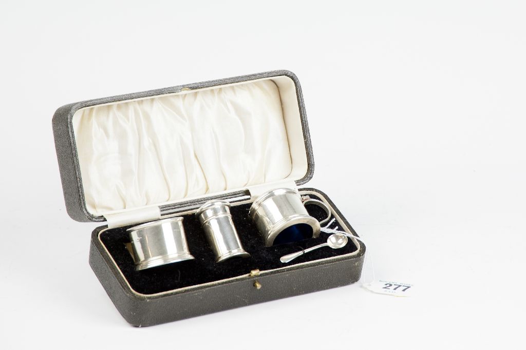 A cased three piece condiment set, each piece of cylindrical plain form, 1.8 ozs, Sheffield 1946.