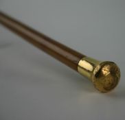 An early 20th Century Fusilier officer`s gold (unmarked) topped horn swagger stick measuring 25.5