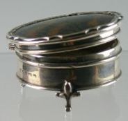 A George V silver and tortoiseshell ring box. Mark of Mappin & Webb, Birmingham 1921. Of circular