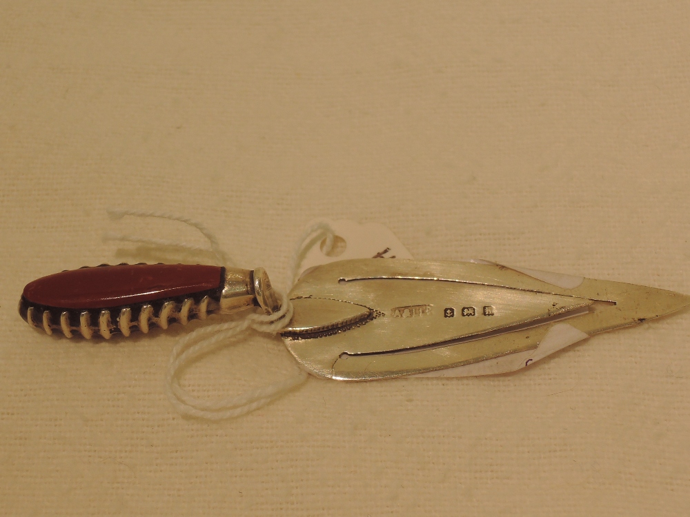 A silver book mark modelled as a trowel, having agate handle, Birmingham 1907, Adie & Lovekin