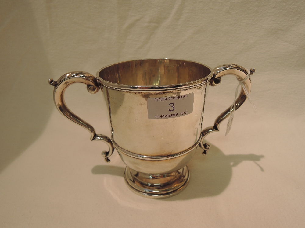 A silver two handled tankard , having scroll and foliate handles, Sheffield 1904, Atkin Bros, approx