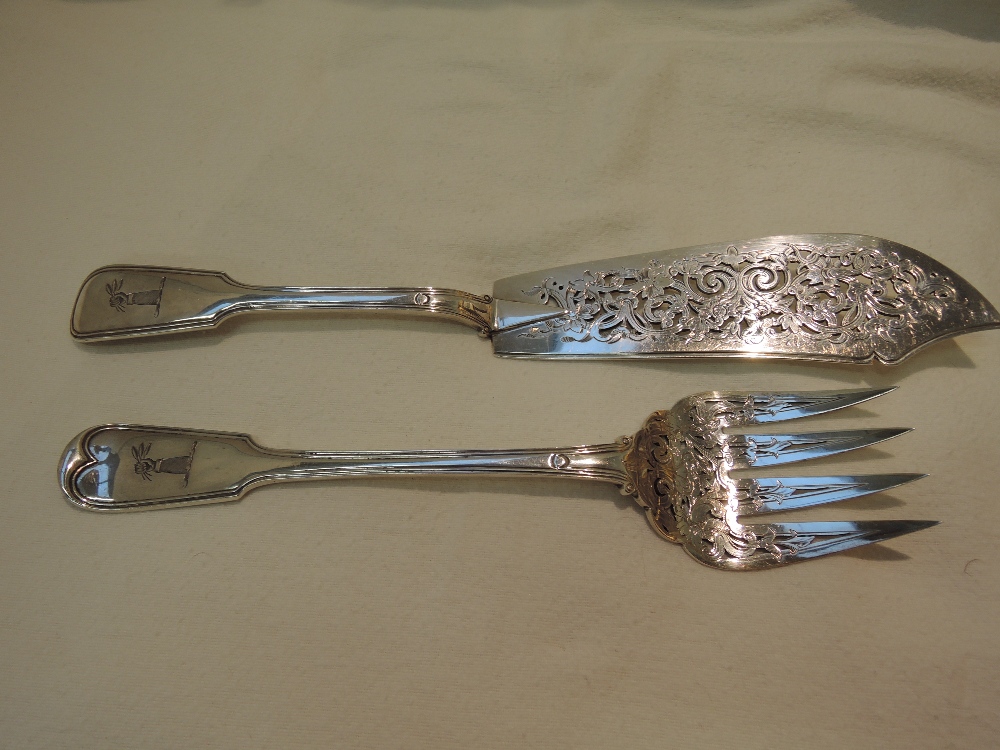 A cased set of silver fish servers, London 1859, Chawner and Co, approx 340g