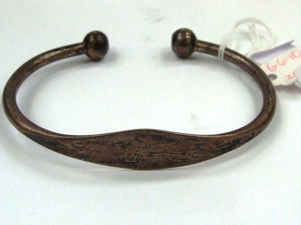 A white metal bangle stamped 800