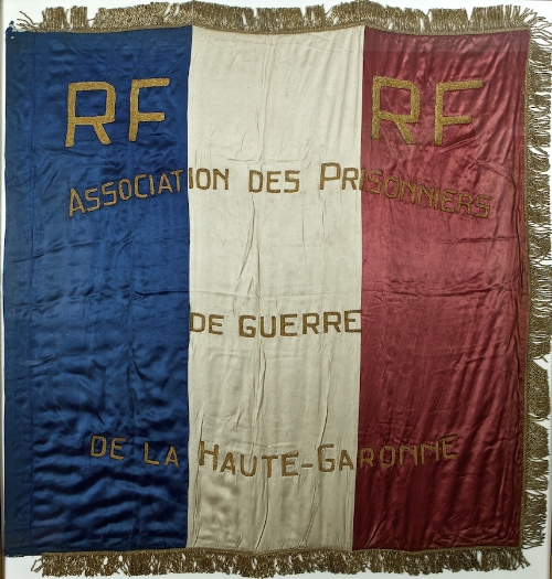 A FRAMED FRENCH FLAG WITH BULLION WIRE EMBROIDERY, 'Association des Prisonniers de Guerre de la