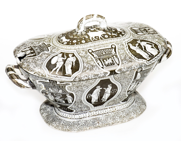 A 19th CENTURY PEARLWARE TWO HANDLED TUREEN AND COVER, of oval form, decorated with panels of