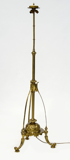 AN EARLY 20th CENTURY GILT-BRASS STANDARD LAMP IN THE ART NOUVEAU TASTE, the circular domed base
