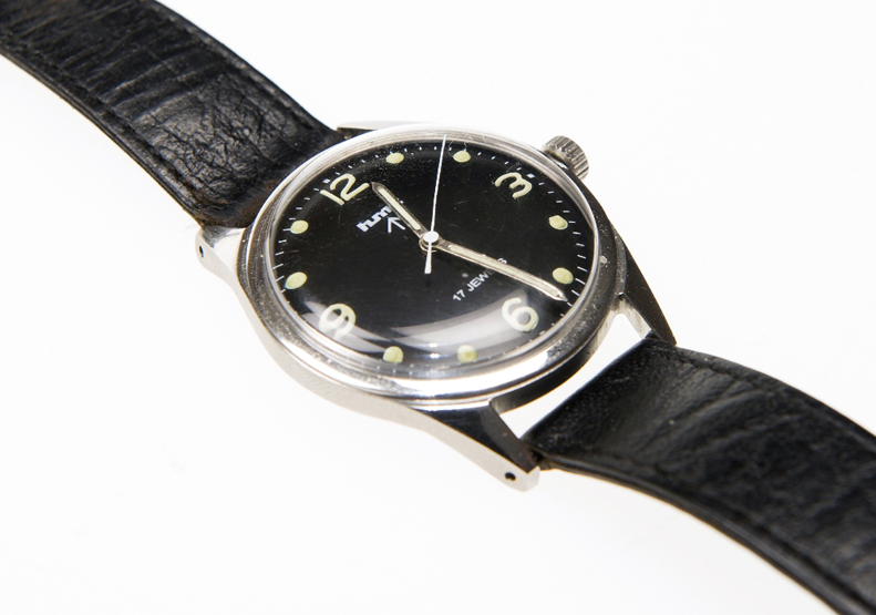 A MID 20th CENTURY GENTLEMAN’S MILITARY WRISTWATCH, with stainless steel case, the painted face with