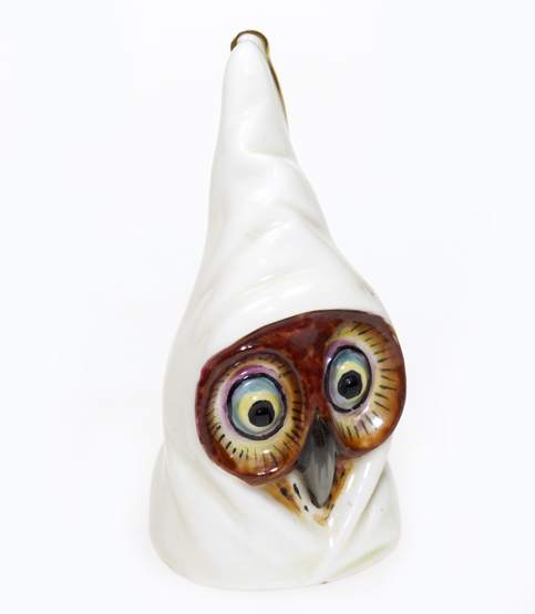 AN EARLY 20th CENTURY ROYAL WORCESTER BONE CHINA CANDLE SNUFFER, in the form of an owl, bearing puce