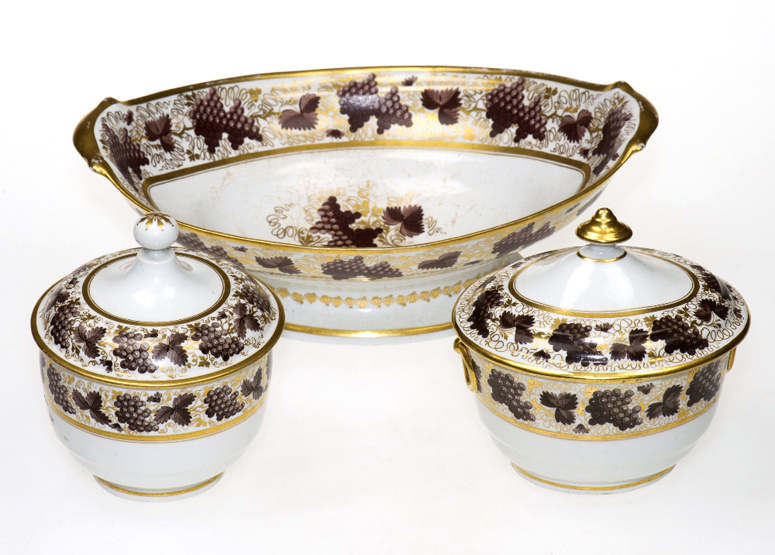 AN ENGLISH PORCELAIN PARTIAL DESSERT SERVICE, c.1830, comprising oval comport and two sauce tureens,