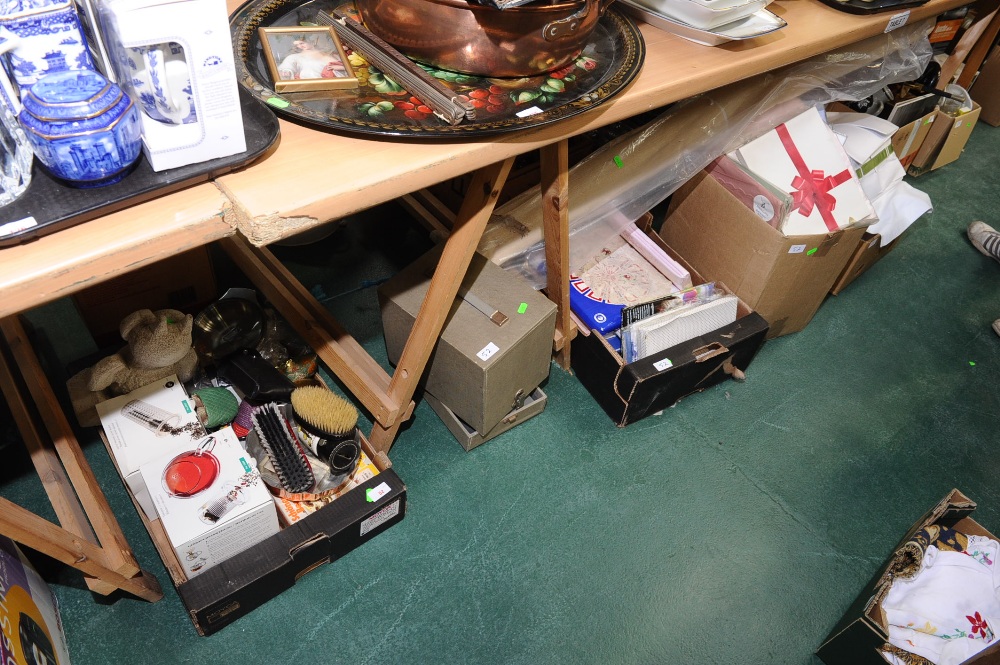 Four boxes inc. dressing table articles, table linens (quantity), etc tog. with a slide projector
