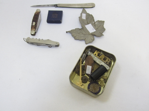 MILITARY BADGES, penknives and other items.