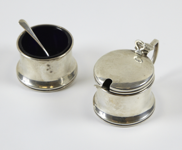 Silver mustard & salt pots by `Deakin & Francis Ltd`, plain polished finish with lines around