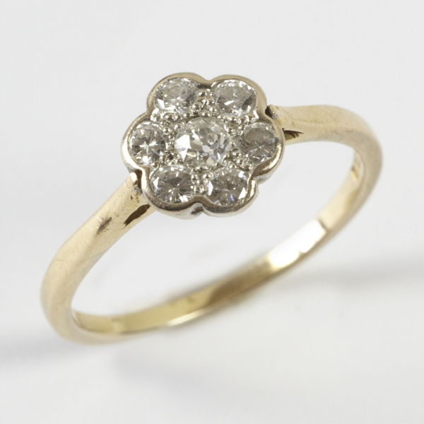 Ladies` daisy style diamond cluster ring, comprising seven brilliant cut stones, total weight
